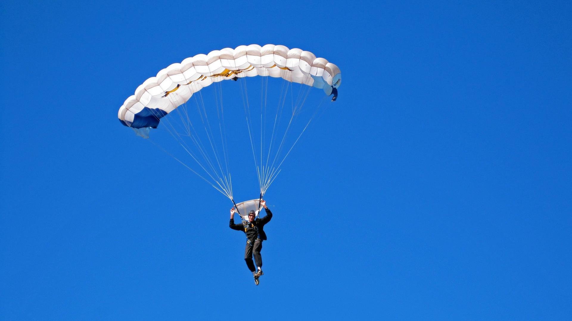 火箭老将参与学校支教活动，讲述NBA成长经历，火箭队助教