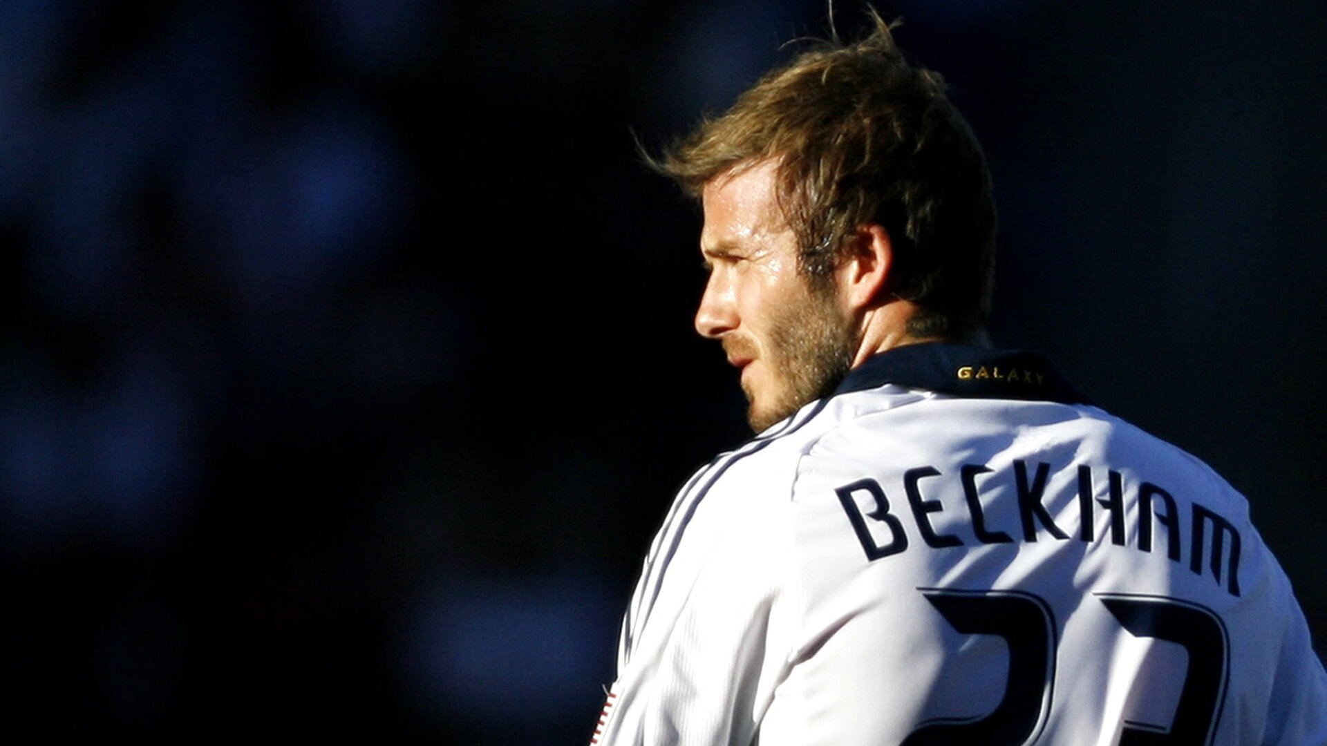 九游官网-赛后采访：李明感叹“全队合作是胜利的关键”！，李明足球队员